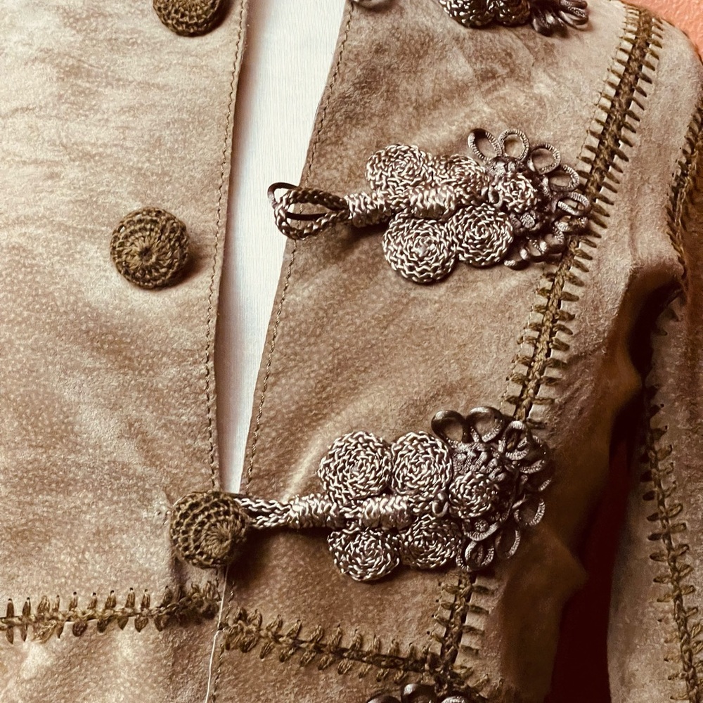 Women's Beige Suede Leather Jacket with Embroidered Detailing - Picture 3 of 15